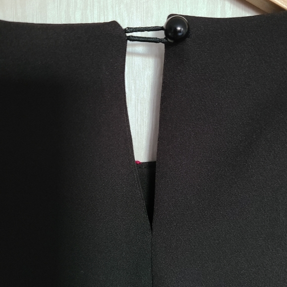 NWOT, black and pink top - Picture 3 of 6